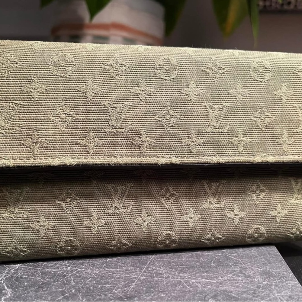 Louis Vuitton Mini Lin Wallet